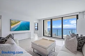 Oceanfront Luxury Retreat with Private Beach - Image 1