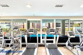 Waterfalls Hotel in Downtown With Stunning Views! - Image 5