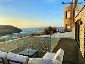 The North Cove, 20m to the Sea, Modern Studio Apartment - Image 2