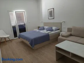 Apartments Dora, with a beautiful view of the bay, near the sea and center - Image 2