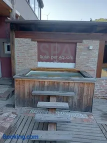 LaGaressina suite Anna - Jacuzzi & Spa - Image 1