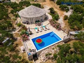 Island Getaway - Heritage House - Image 1
