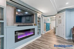 Private Family Entertainer's Suite - Image 2
