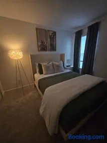 Chic Modern Retreat Private Bedroom in Modern Home - Image 2