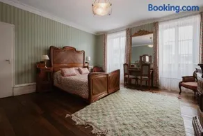 Romantic French family home - Image 1