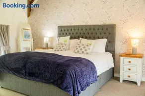 The Manor - Image 2