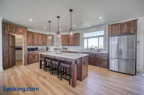 3 King Beds Spacious 4 BR 3 BATH AC Near Jackson - Image 3