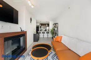 Modern Condo in Downtown Vancouver - Image 1
