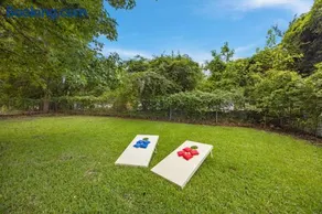 Pet-Friendly 3 BR Home with King Bed and Fenced Yard Near Downtown - Image 3