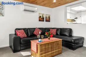 Karoola Cottage Self Contained - Image 2