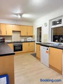 RF-Entire House-Central Scotland-Falkirk, Self-Check-in , Pet-friendly and with Parking - Image 5