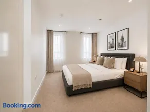 City Centre Designer Stay 2 Bed 2 Bath with Balcony - Image 5