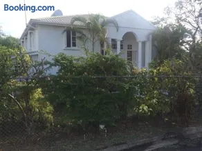 Spacious White House Villa 1 minute to sandy beaches - Image 2