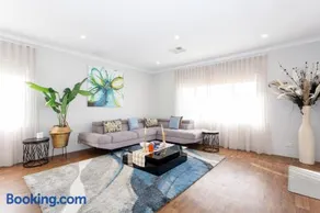 Spacious 4BR Family Home Pool with Spa and BBQ - Image 2