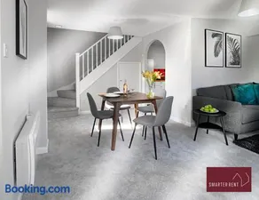 Stylish 4 bedroom Townhouse - Central Wokingham - Image 3