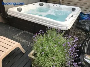 Love-nest With Private Hot Tub - Image 1