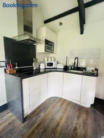 Cosy Country Cottage in Eryri Snowdonia with Hot Tub near Cardigan Bay & Harlech Castle - Image 5