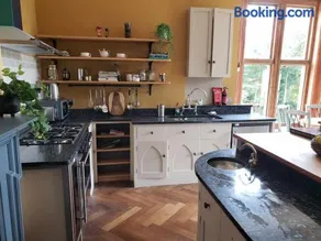 3 bedroom 3 bathroom ground floor condo with veranda - Image 5