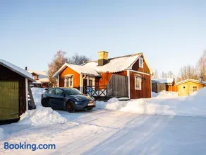 Luleå Village Cabin - Image 1