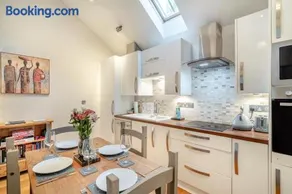 2 Bed in Farnham oc-t34459 - Image 2