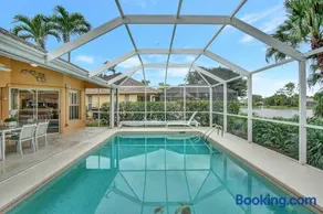 SUPERB VILLA WITH PRIVATE POOL IN NAPLES - Image 2