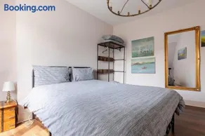 London Town House - Image 3
