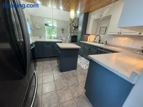 The River Condos Hot Tub Fireplace Family & Pet Friendly River Front 2 to 6 bedroom condos dock - Image 1
