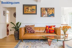 Stylish, Spacious Retreat with Plunge Pool - Casa Cranbrook - Image 3