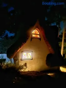 Malahat Fairyland Cottage - Image 1