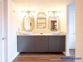 Luxury Key Biscayne Beachfront Getaway - Image 4