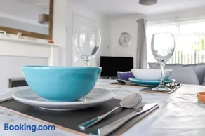 2Bedroom 3Beds WIFI Parking Contractors Coastal Location - Image 4