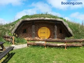 Hobbit Mont Saint Michel Castel Brandy - Image 1