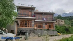 Bros Hostel & Cafe, Sissu - Image 1