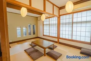 箱根湯本入り口 コンビニ横 徒歩駅5分 駐車場有り うなぎ名店横 和風貸切 - Image 1