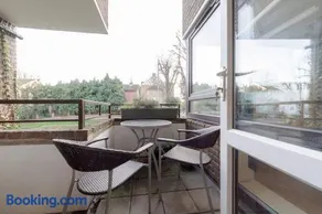 Spacious Two Double Bedroom Flat - Image 5