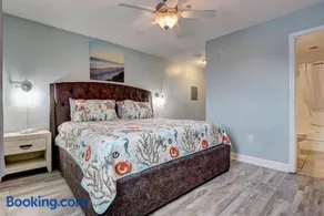 Surf City Coastal Motel Coral Cove - Image 3