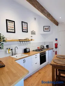 Nine Cooper Lane, Holmfirth - Image 4