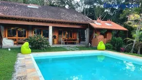 Refúgio na Serra com Piscina, Jardim e Natureza - Image 1