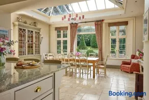 Helmdon House - pool & tennis court, 7 bedrooms - Image 2