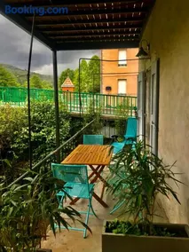 Appartement de village face à la rivière - Image 1