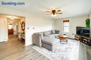 Charming Lakeside Cottage with Large Deck - Image 2