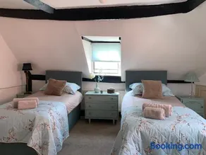 Stylish 3 bedroom apartment - Image 3