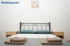 PAVLOS Apartment in Katerini Parking - Image 3