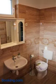 Főnix Apartmanház - Image 2