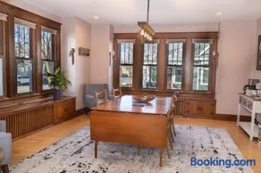 The Rhine Street Retreat Prime location! - Image 4