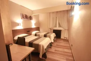 Hotel, H de l'Anton - Image 5