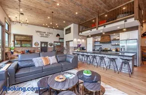 Bowling Waterfront Luxury MtnViews Pool Sleeps12 - Image 2