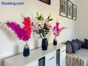 W25 Spacious 3BR Free Parking - Image 3