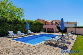 Traditional 2 floor holiday home in central Istria Muntrilj - Image 2