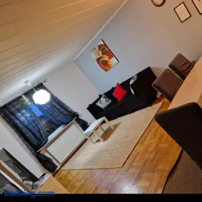 Villa med egen parkering. Möjlighet att boka från 1 och upp till 5 personer. - Image 2